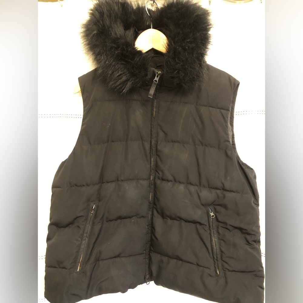 GAP PUFFER VEST WITH REMOVABLE FAUX FUR HOOD
